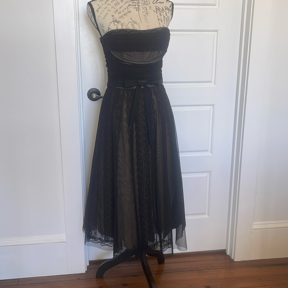 Black tulle BCBG Maxazira size 6 mid length strapless cocktail dress